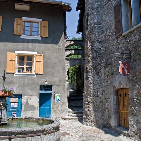 Au Cheval Blanc - Appartements Et Chambres D'Hotes Albertville Kültér fotó