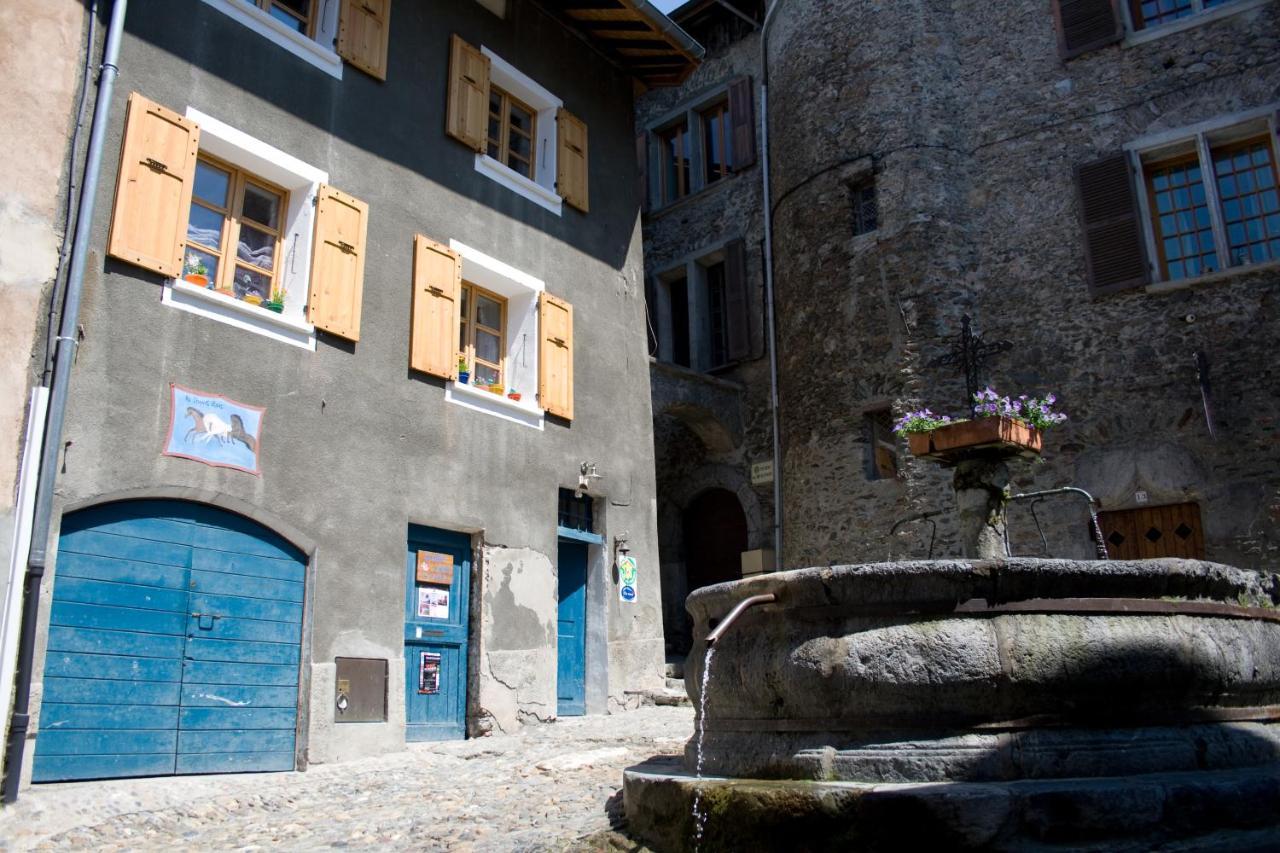 Au Cheval Blanc - Appartements Et Chambres D'Hotes Albertville Kültér fotó