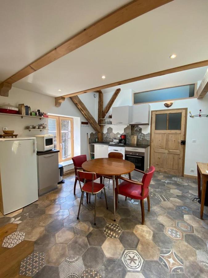 Au Cheval Blanc - Appartements Et Chambres D'Hotes Albertville Kültér fotó