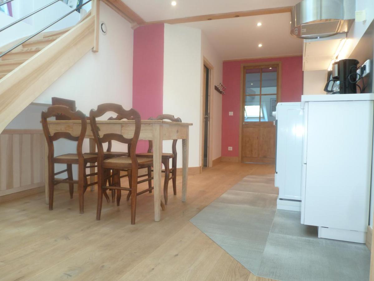 Au Cheval Blanc - Appartements Et Chambres D'Hotes Albertville Kültér fotó