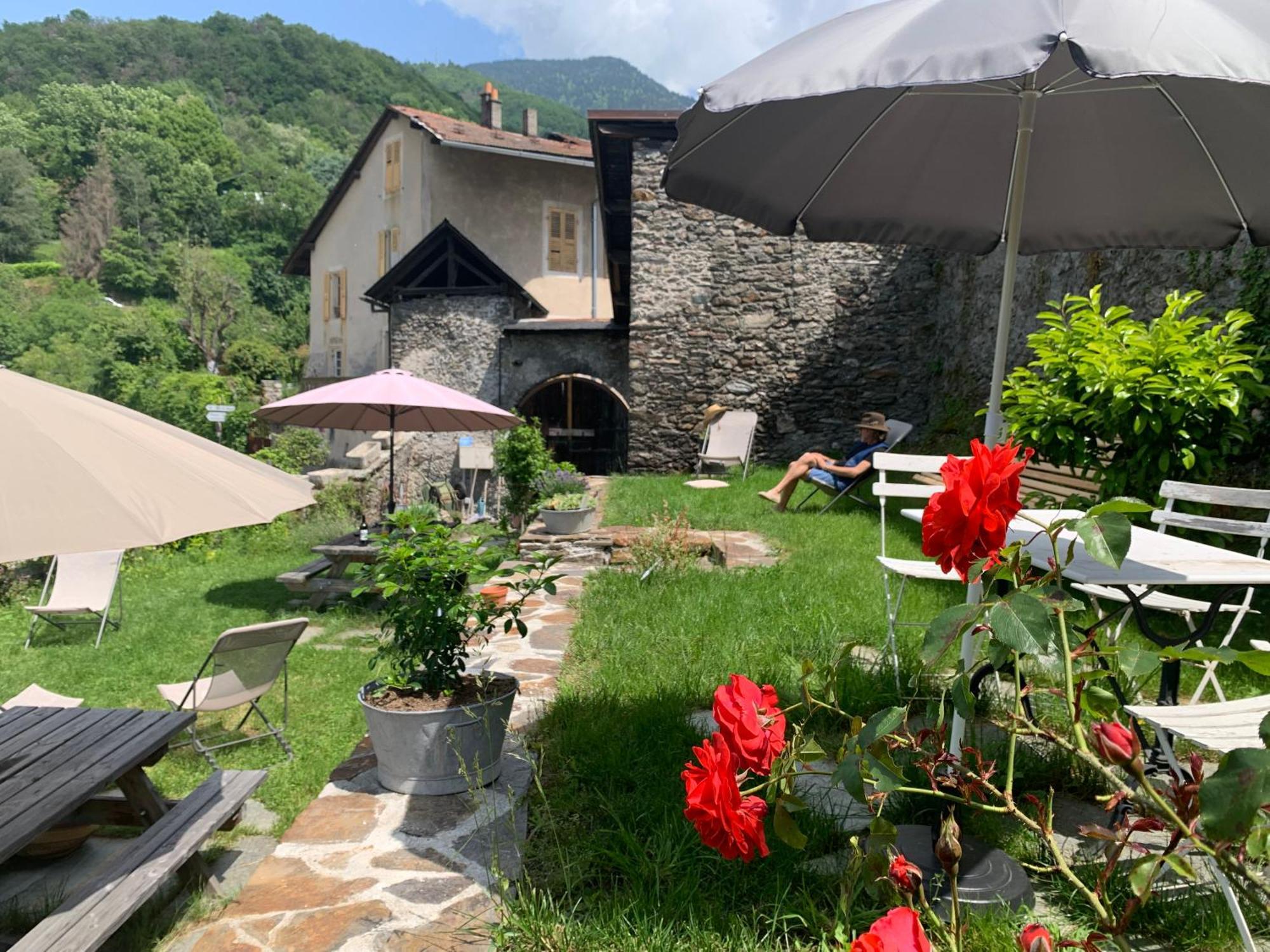 Au Cheval Blanc - Appartements Et Chambres D'Hotes Albertville Kültér fotó