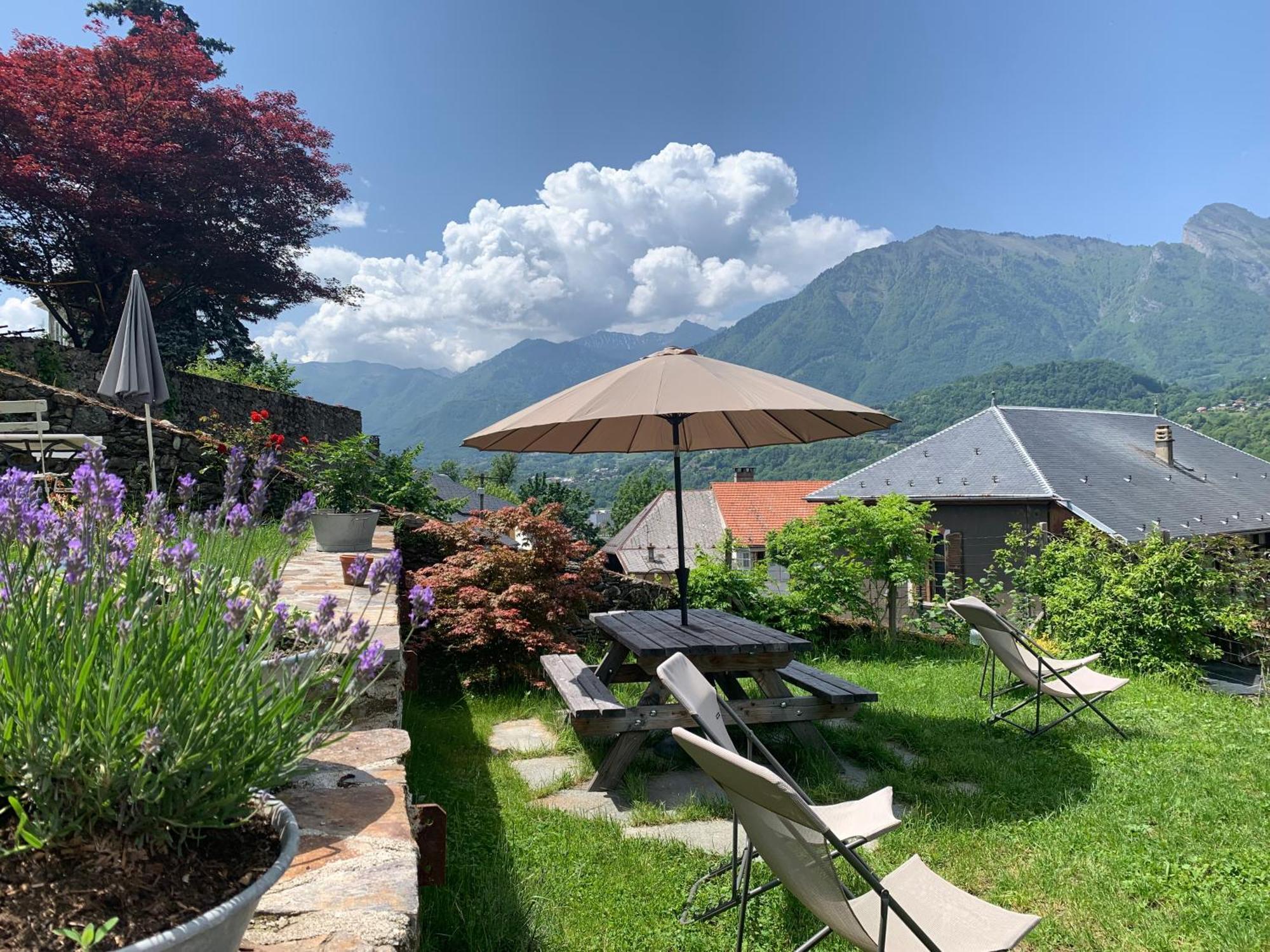 Au Cheval Blanc - Appartements Et Chambres D'Hotes Albertville Kültér fotó